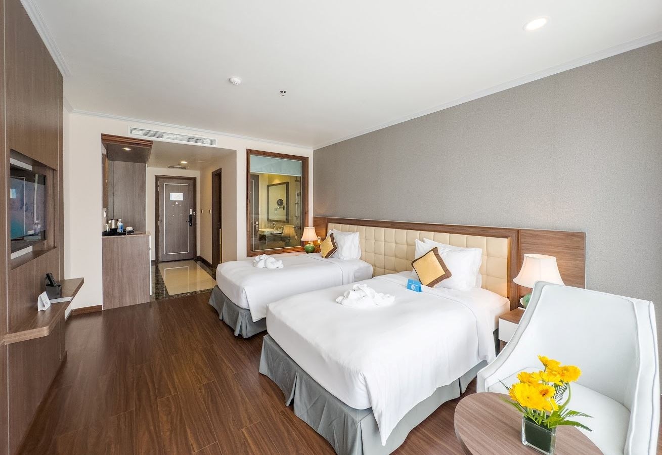 rooms-deluxe-twin-seaview-balcony