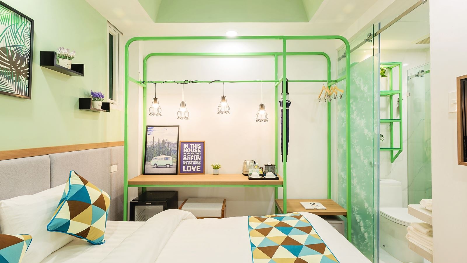 rooms-room-superior-interior-no-window