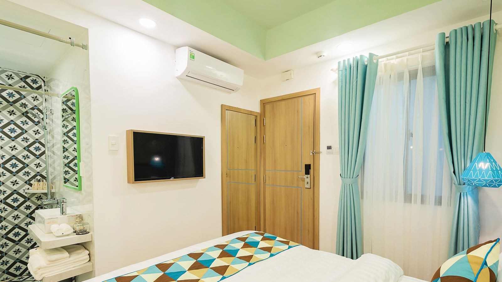 rooms-room-superior-interior-no-window