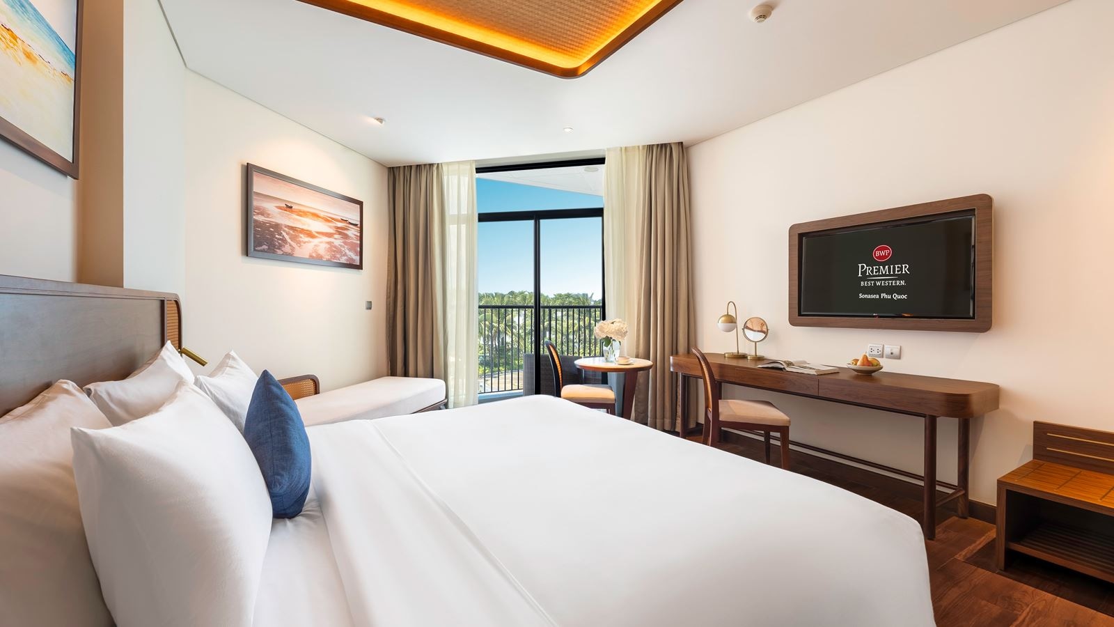 rooms-deluxe-king-with-pool-view-child-without-extra-bed