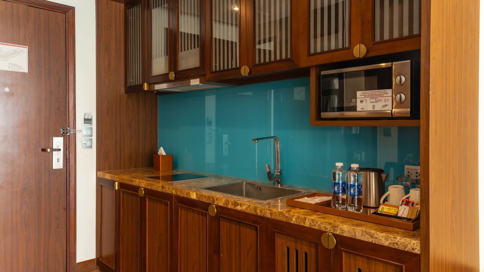 rooms-premier-deluxe-king-partial-sea-view-child-without-extra-bed