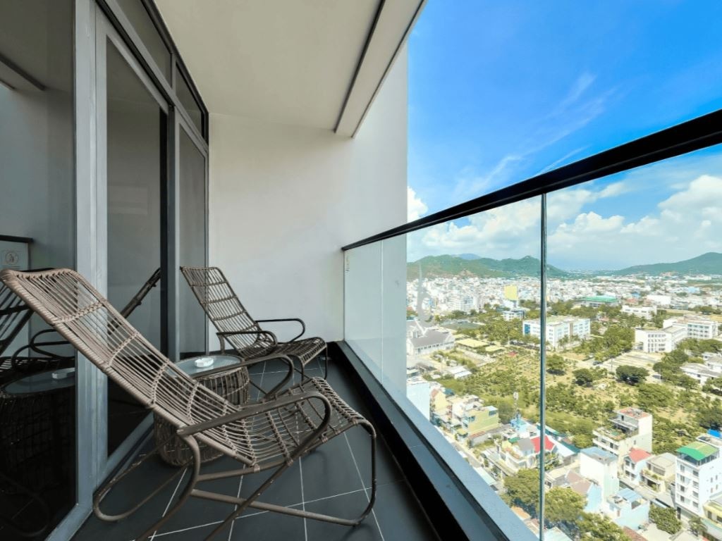 rooms-superior-citymoutain-view-with-balcony-child-without-extra-bed