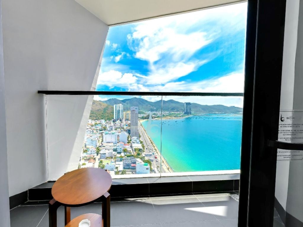 rooms-superior-partial-seaview-with-balcony