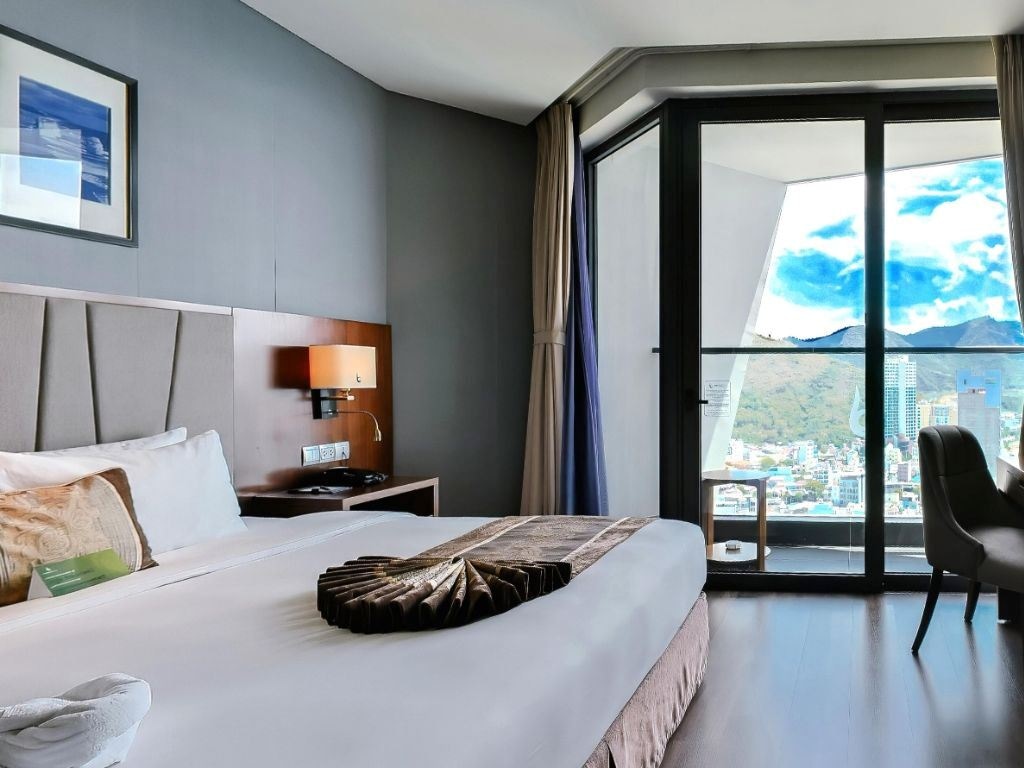 rooms-superior-partial-seaview-with-balcony