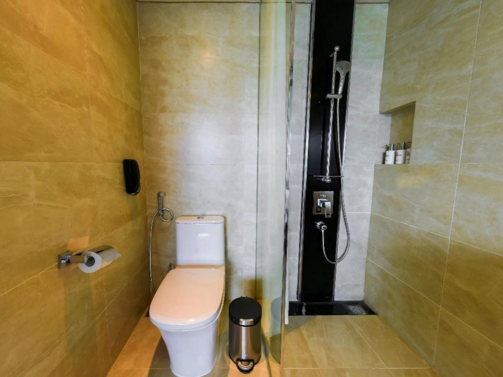 rooms-superior-partial-seaview-with-balcony