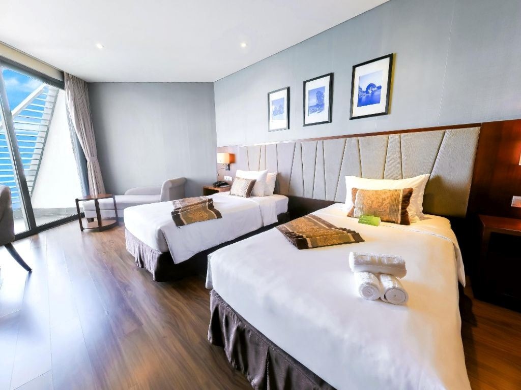 rooms-deluxe-partial-seaview-with-balcony