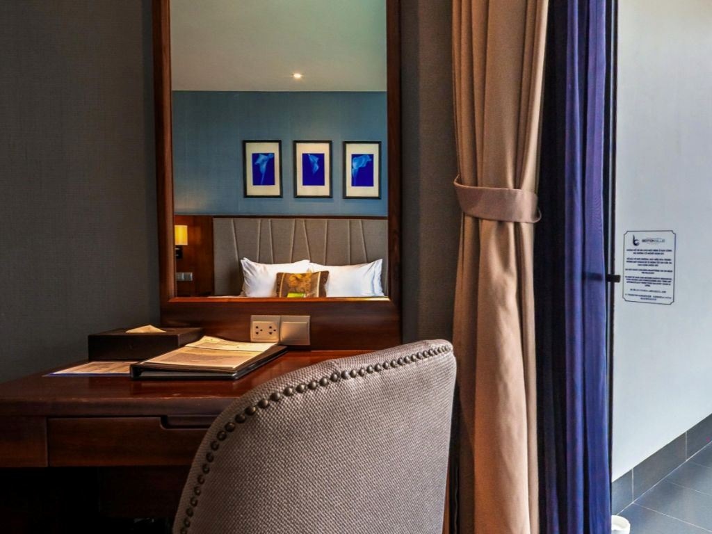 rooms-deluxe-partial-seaview-with-balcony