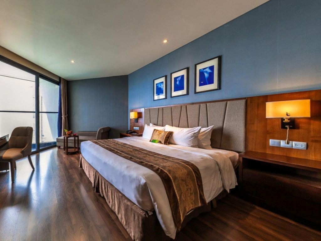 rooms-deluxe-partial-seaview-with-balcony