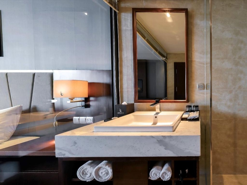 rooms-deluxe-partial-seaview-with-balcony-child-without-extra-bed