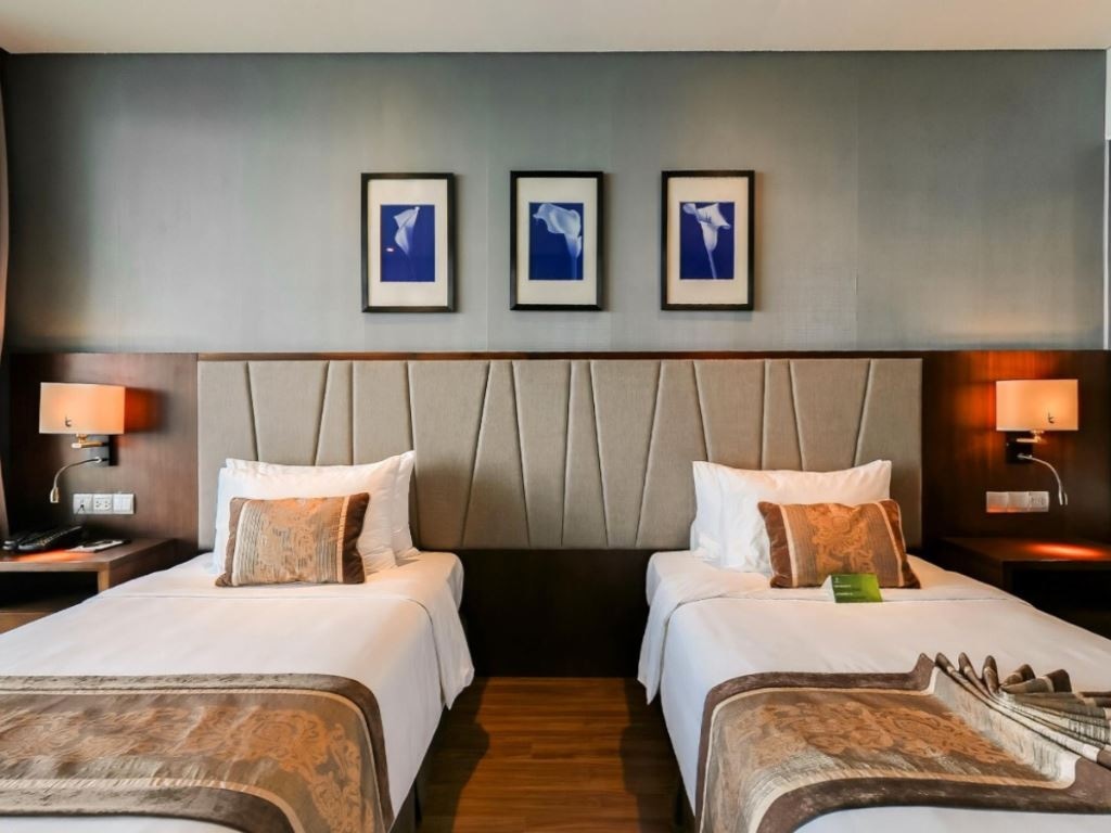 rooms-deluxe-ocean-view-with-balcony