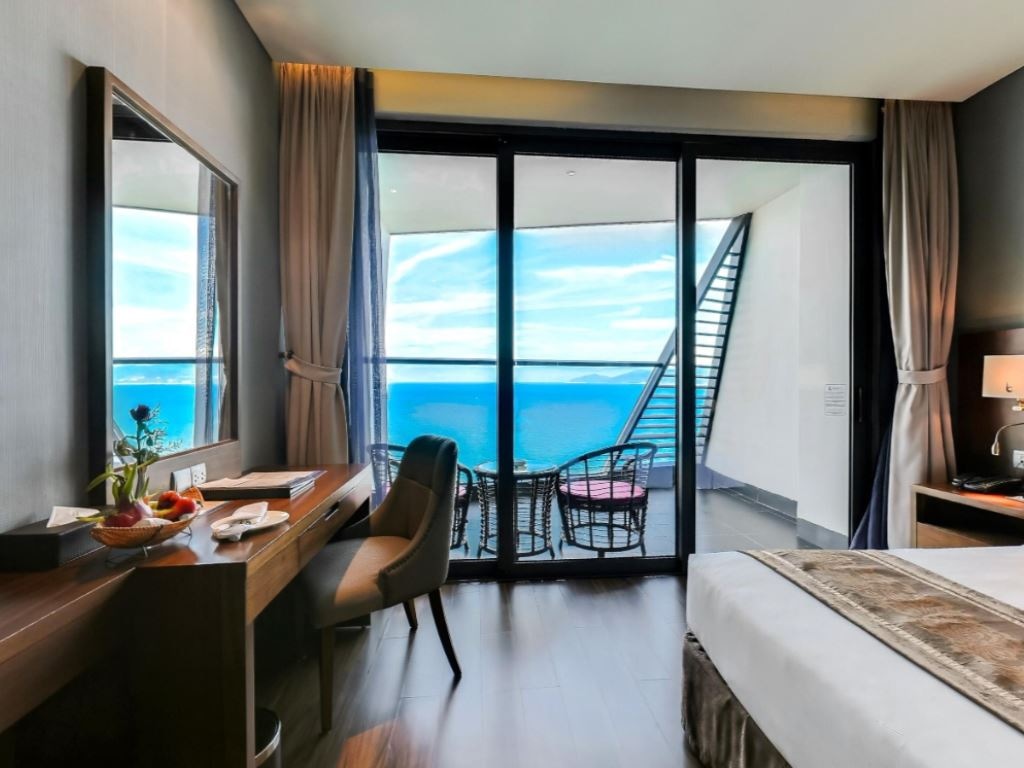 rooms-deluxe-ocean-view-with-balcony--child-without-extra-bed