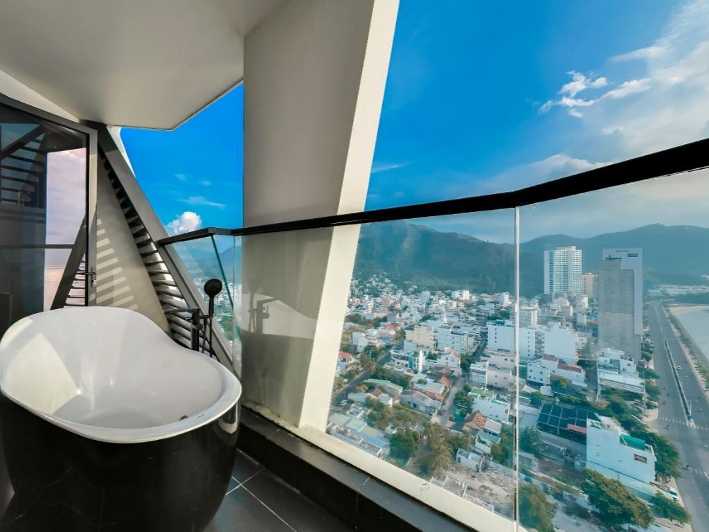 rooms-pacific-double-with-balcony