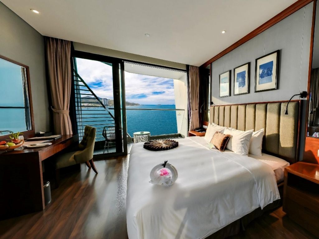 rooms-pacific-double-with-balcony