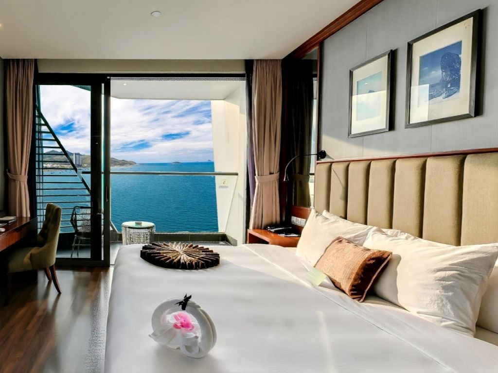 rooms-pacific-double-with-balcony