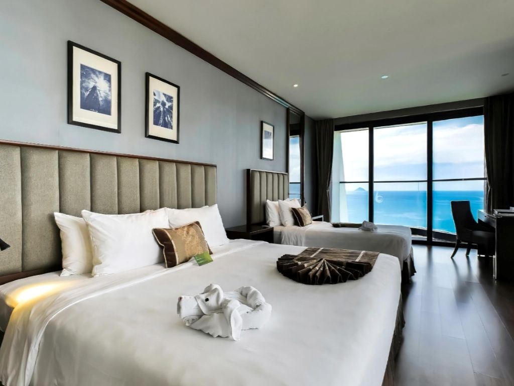 rooms-pacific-triple-with-balcony