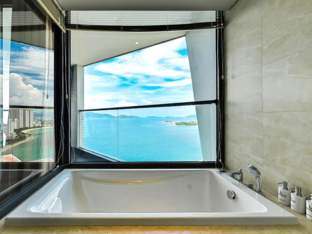 rooms-pacific-triple-with-balcony