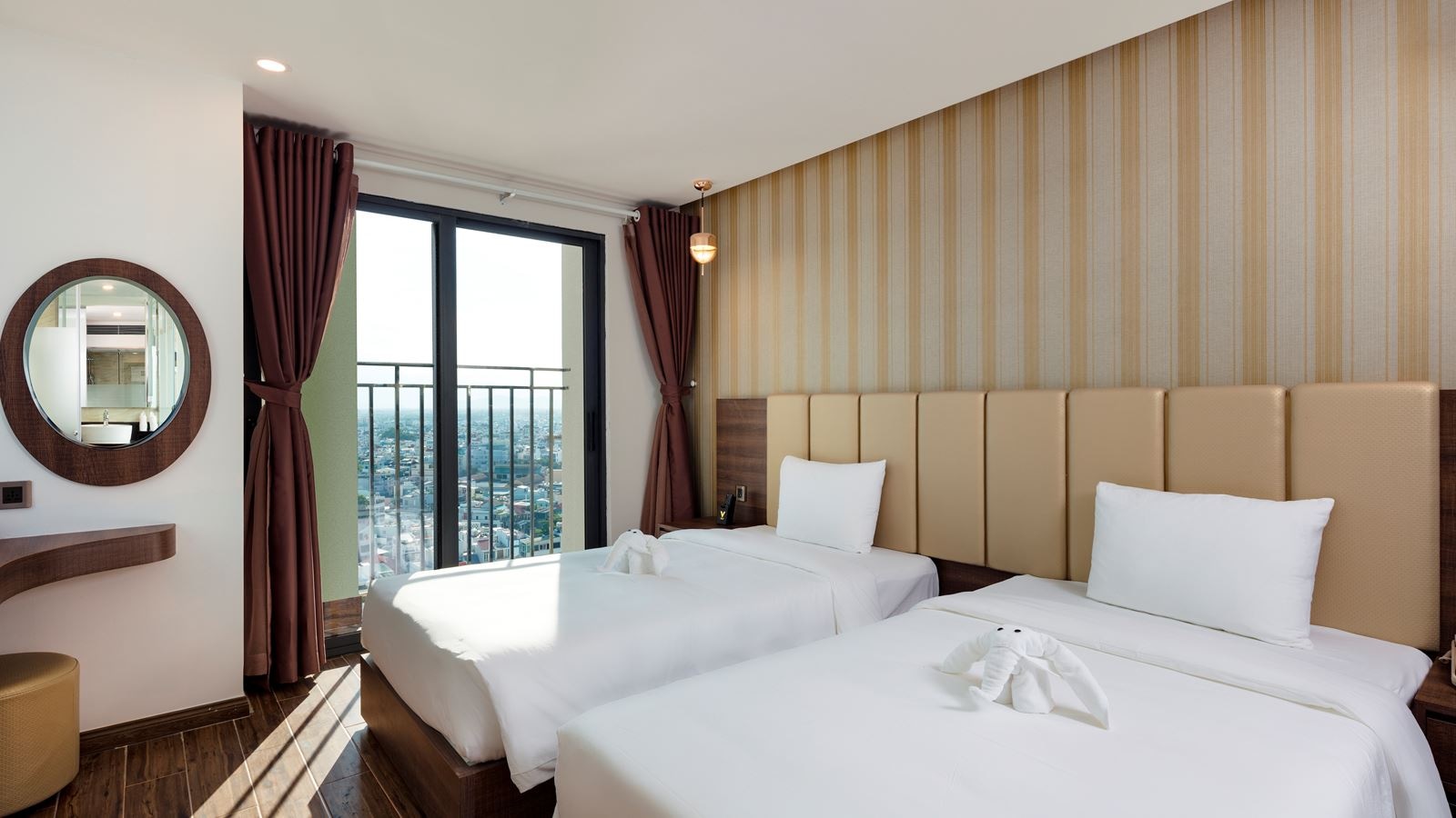 rooms-deluxe-connecting-cityview