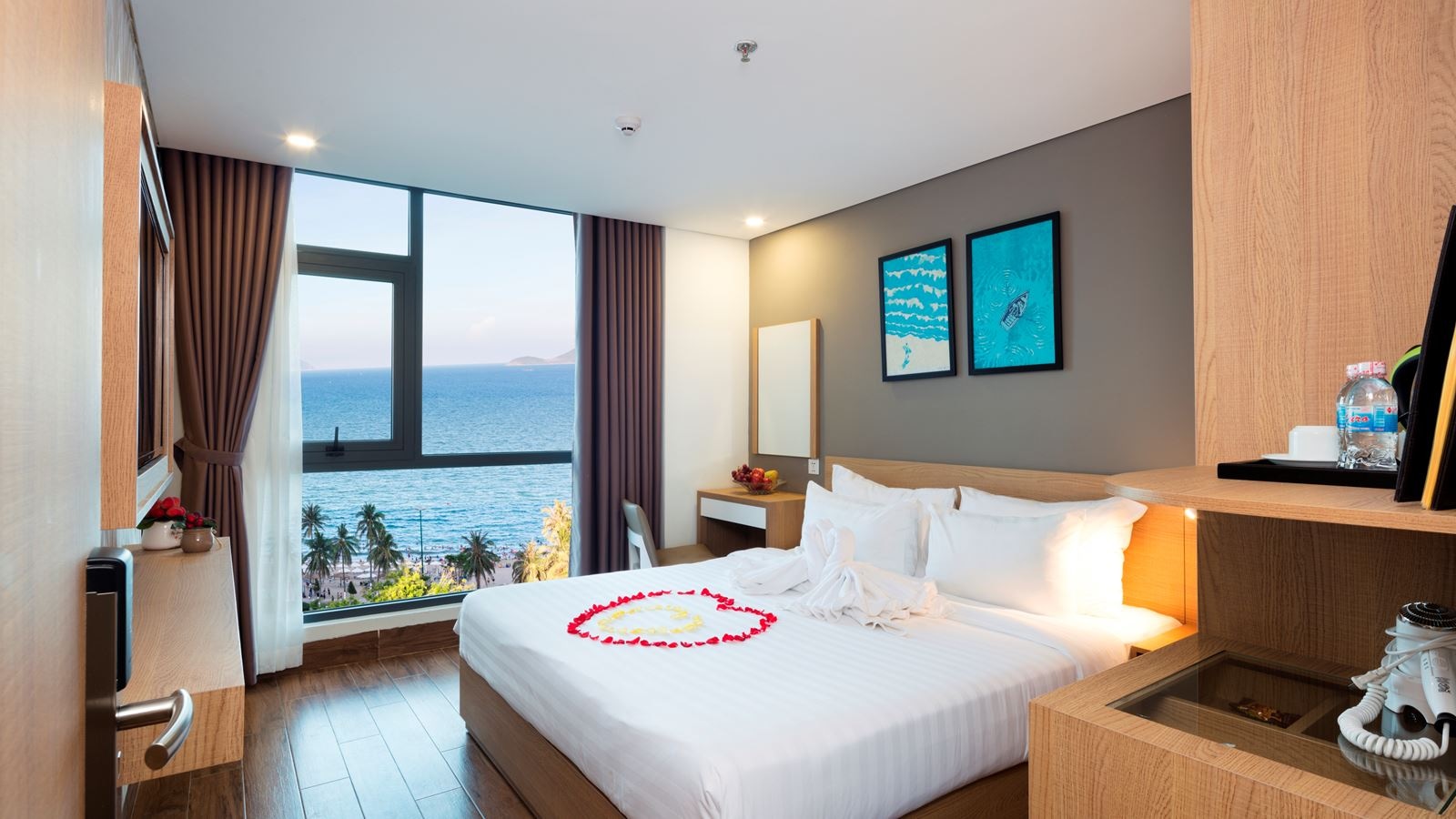 rooms-room-deluxe-sea-view