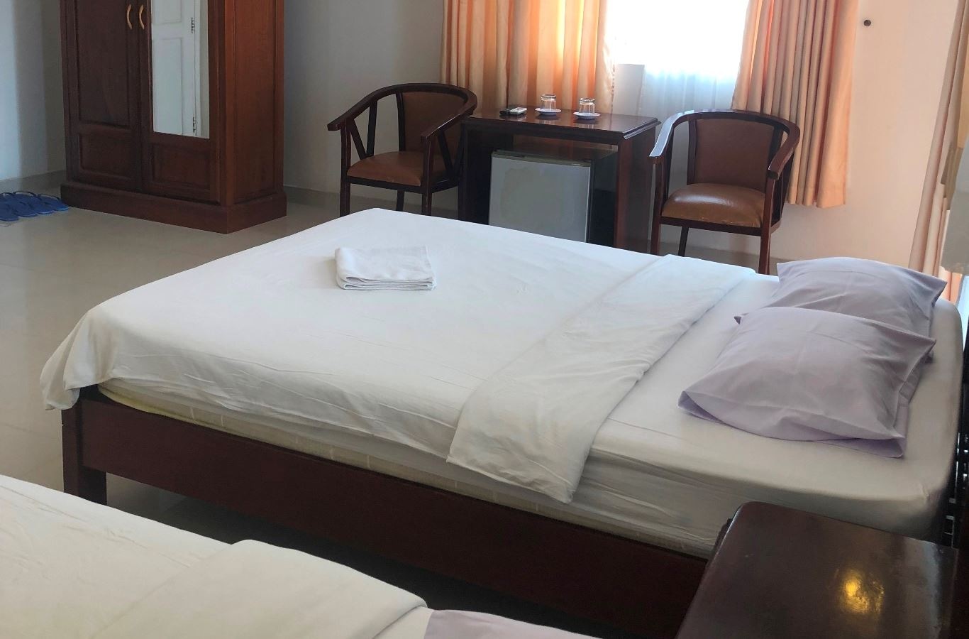 rooms-suite-room-hillside