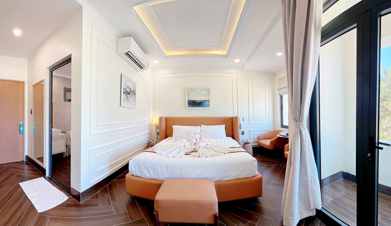 rooms-deluxe-room-with-balcony