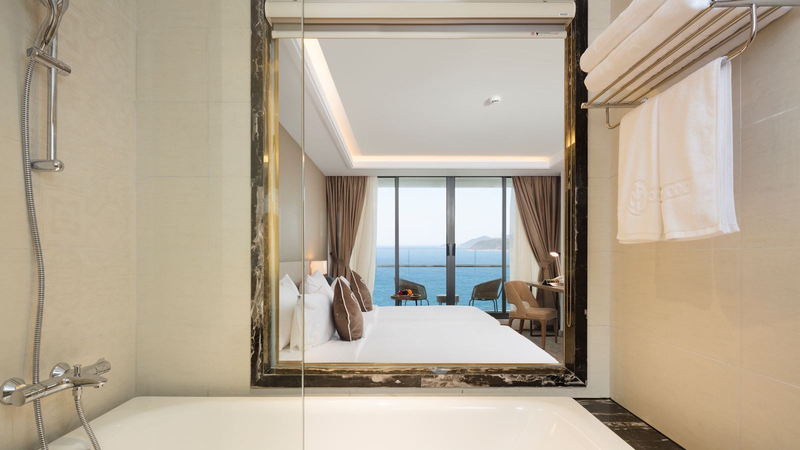 rooms-premier-deluxe-ocean-view-with-balcony-child-without-extra-bed