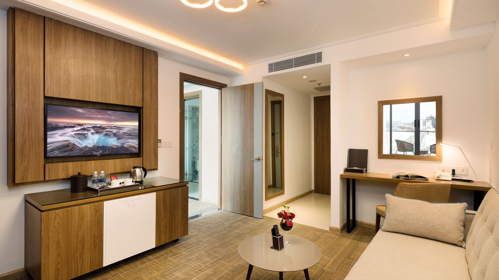 rooms-comodo-grand-suite-sea-view-with-balcony-child-without-extra-bed