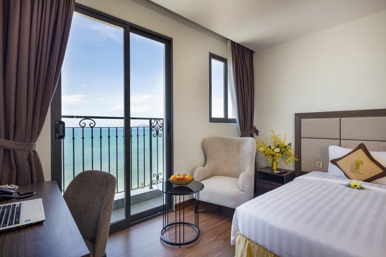 rooms-studio-ocean-view-with-balcony