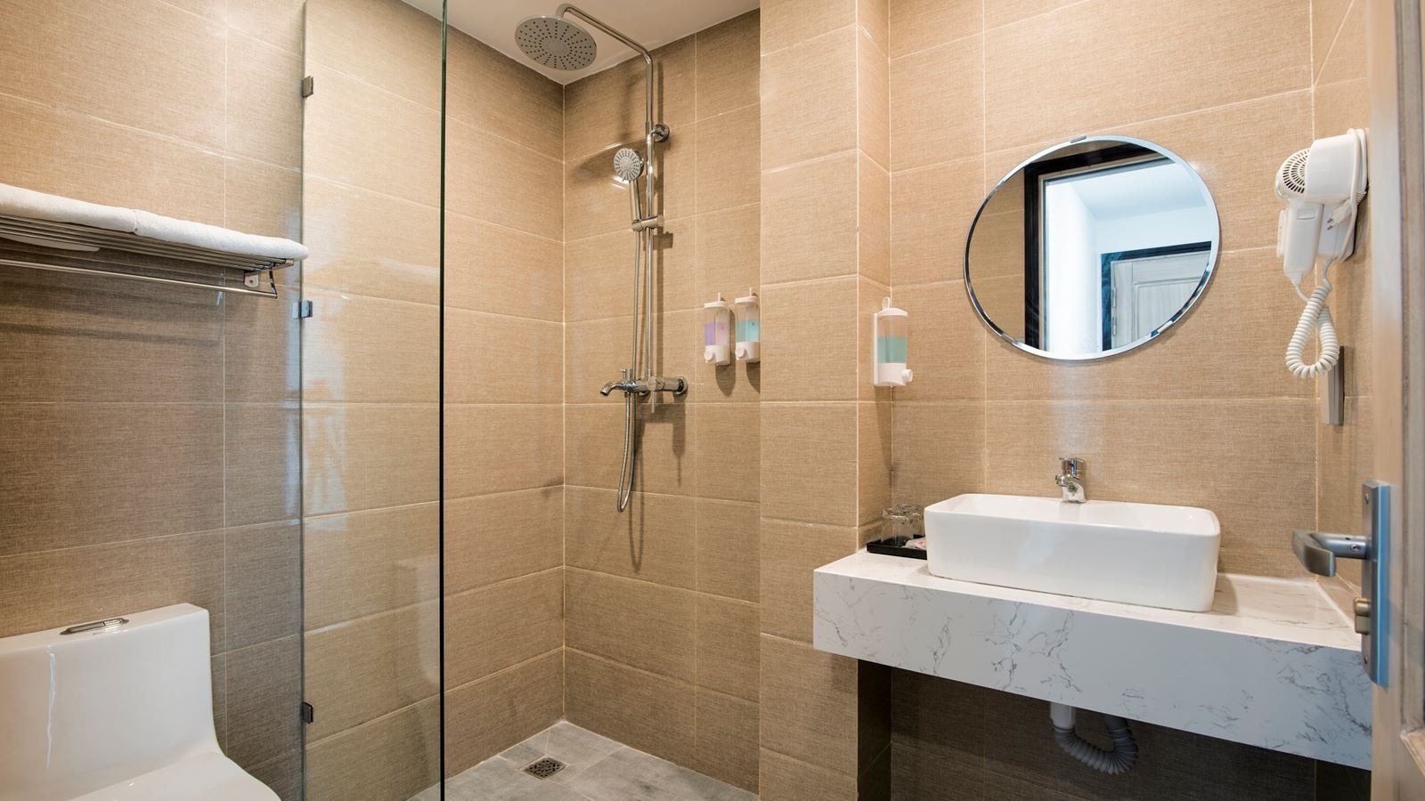 rooms-premier-deluxe-room-with-window