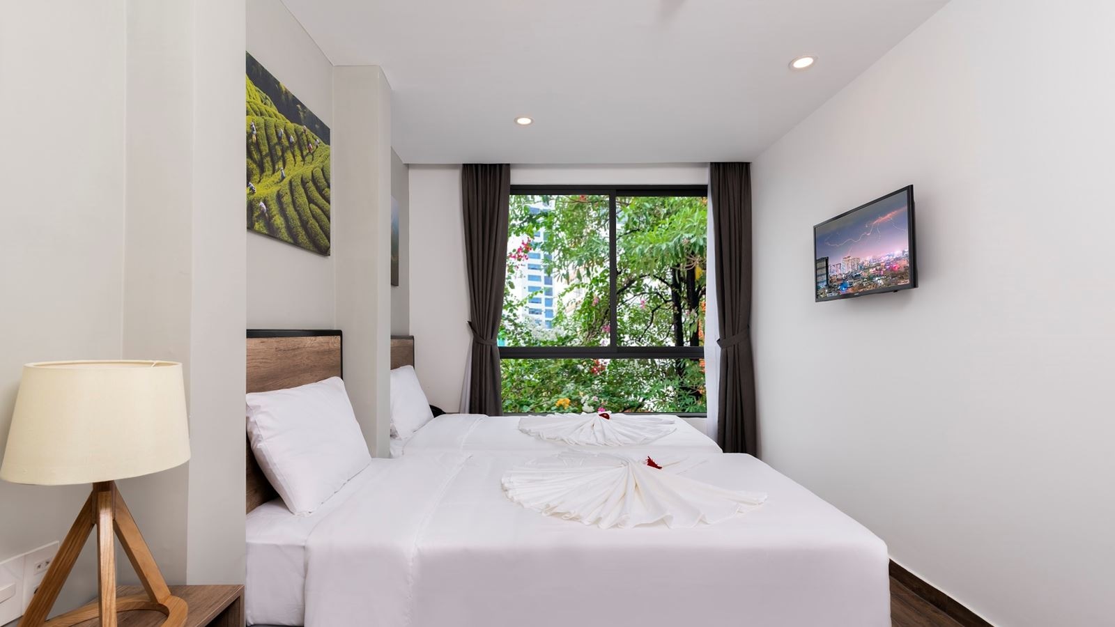 rooms-premier-deluxe-room-with-window