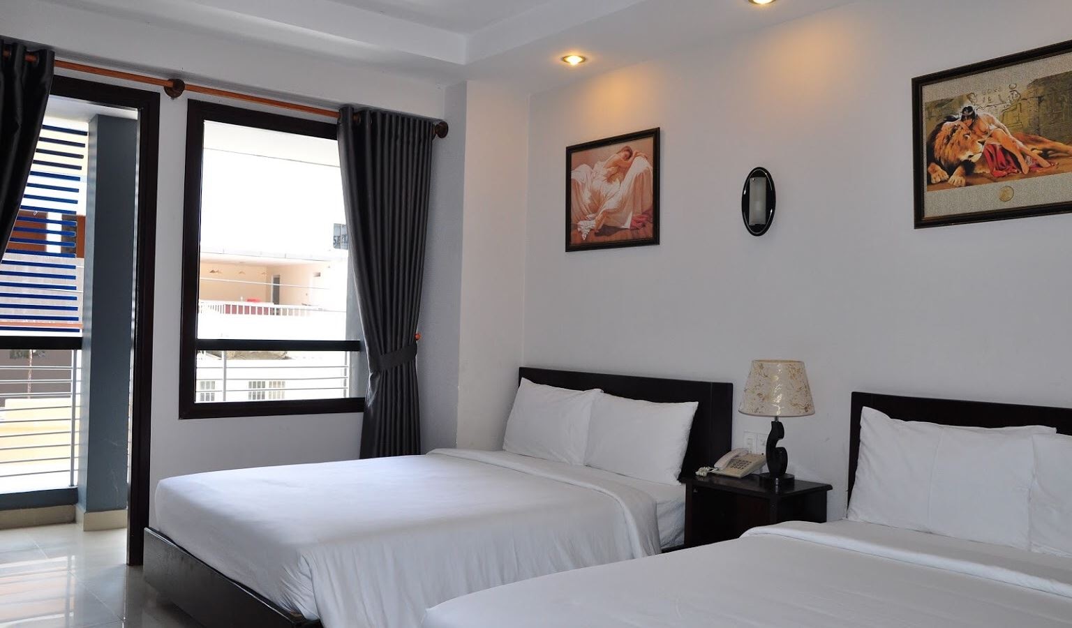 rooms-room-deluxe-city-balcony