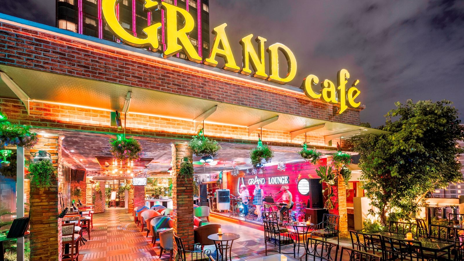 bars-rooftop-grand-lounge