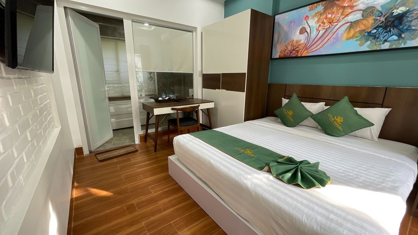 rooms-deluxe-ocean-view-with-balcony