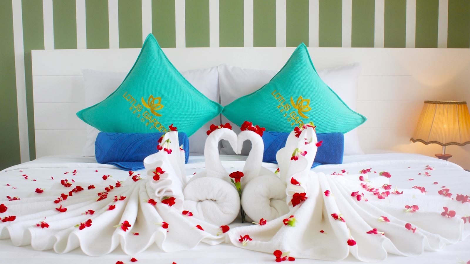 rooms-deluxe-ocean-view-with-balcony-child-without-extra-bed