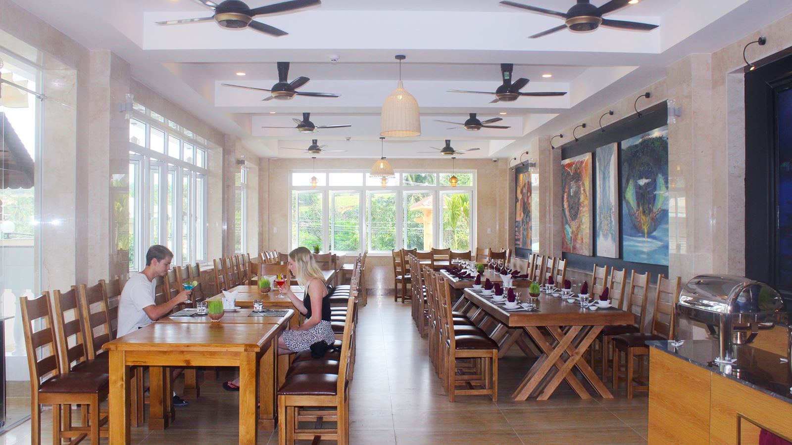 restaurants-restaurant