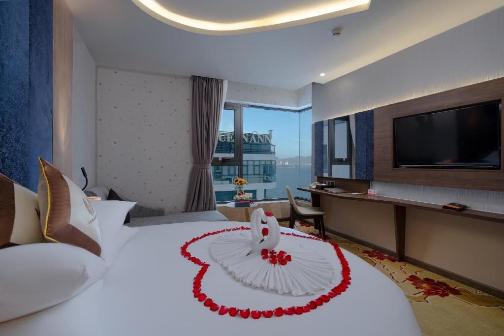 rooms-deluxe-honeymoon-partial-sea-view