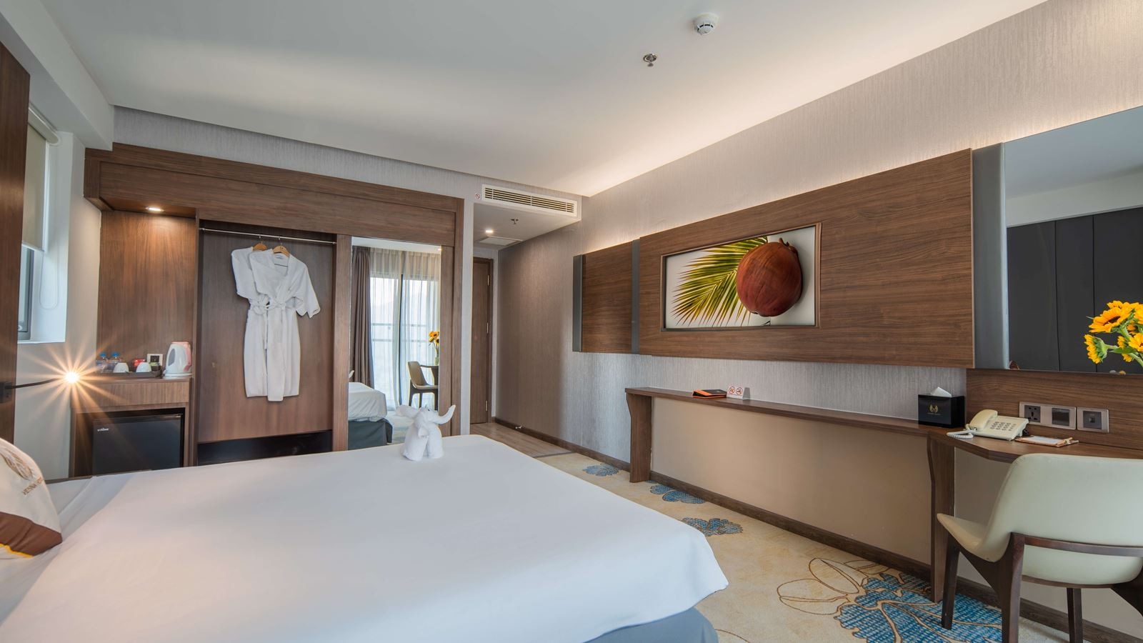 rooms-premier-deluxe-city-view-with-balcony-child-without-extra-bed