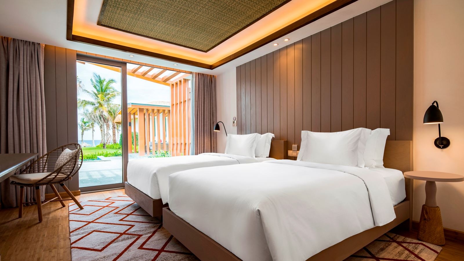 rooms-one-bedroom-pool-villa-beachfront