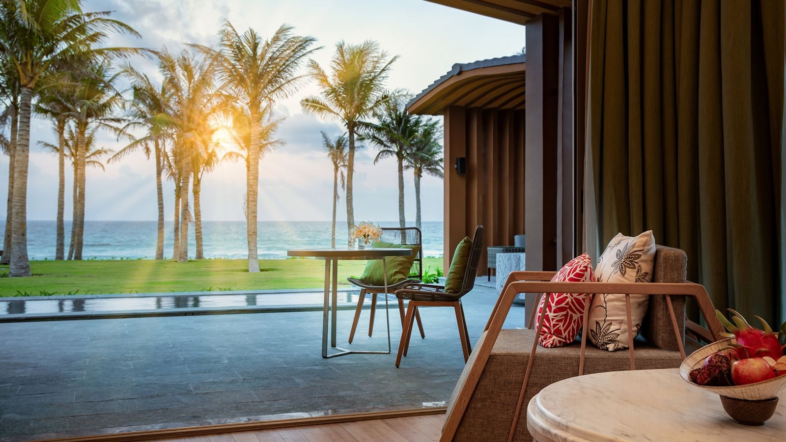 rooms-one-bedroom-pool-villa-beachfront