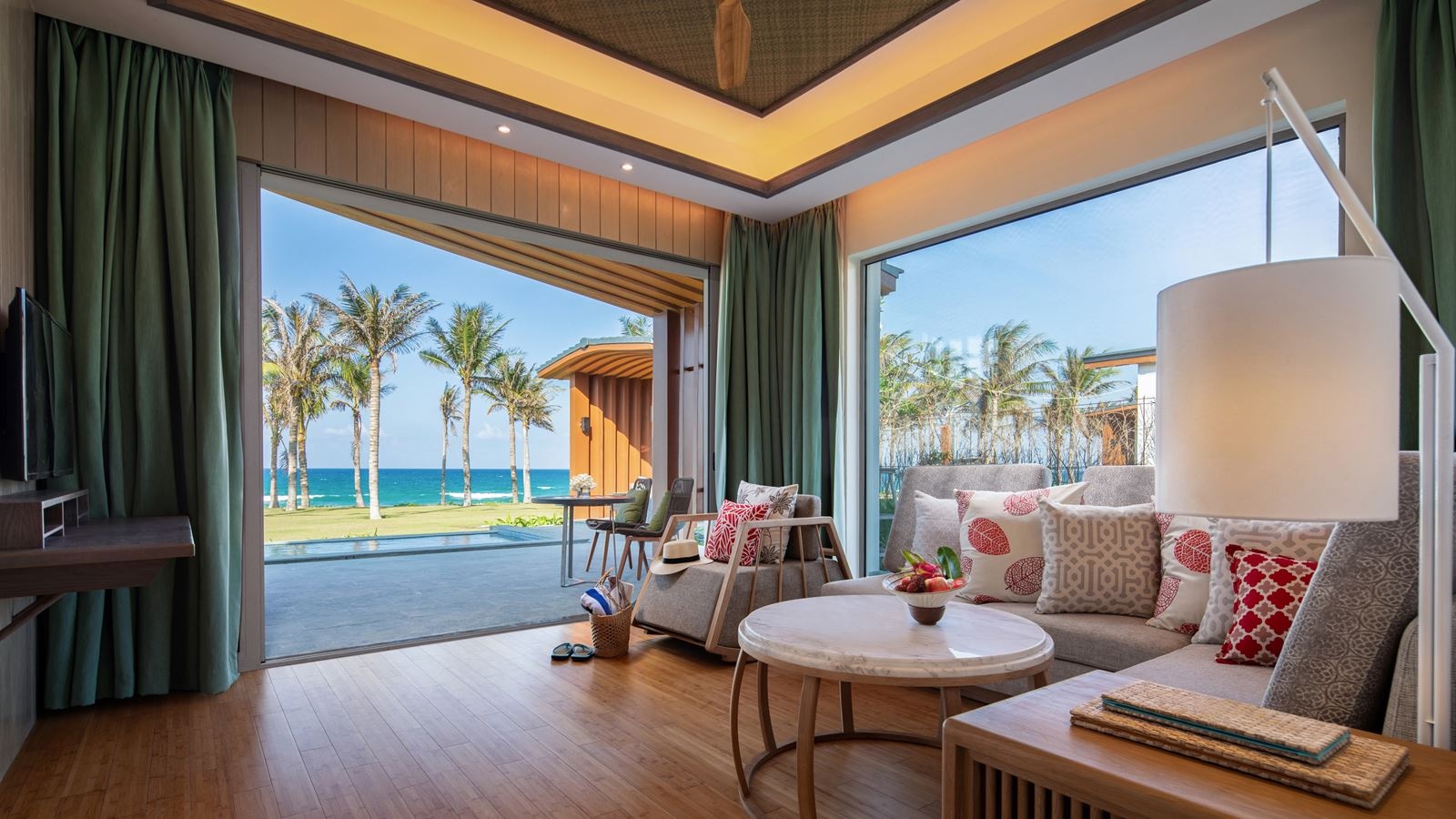 rooms-one-bedroom-pool-villa-beachfront