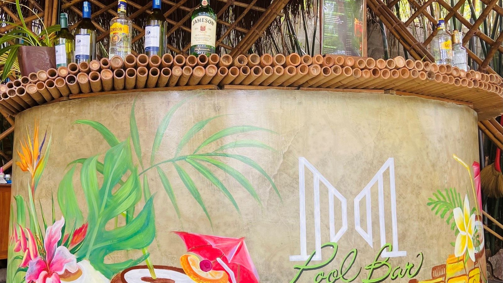 bars-tropical-pool-bar