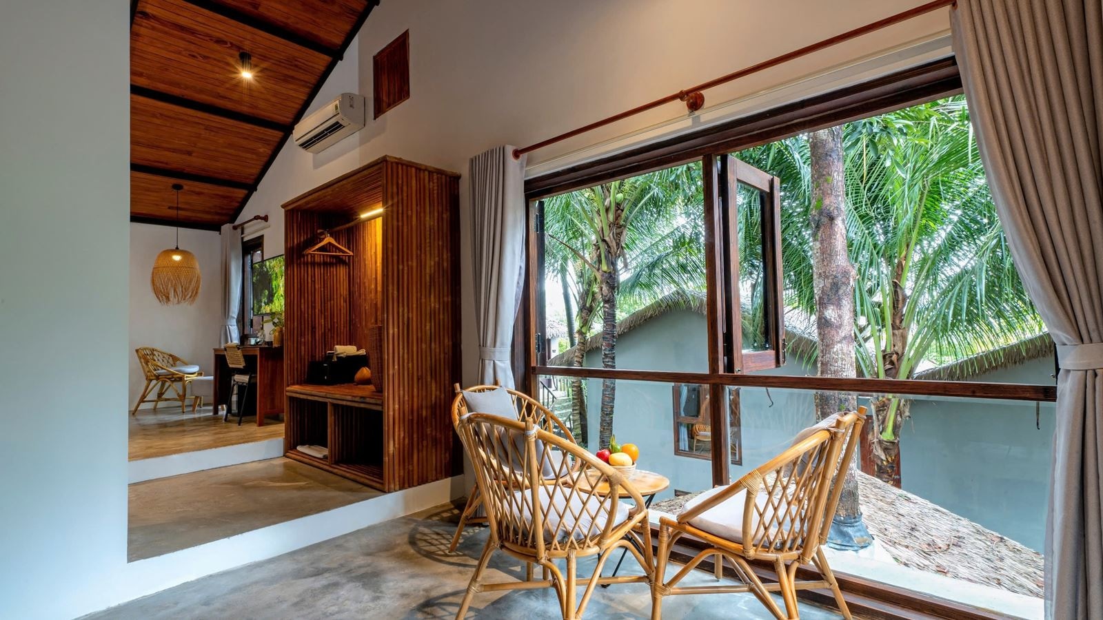 rooms-tropical-room