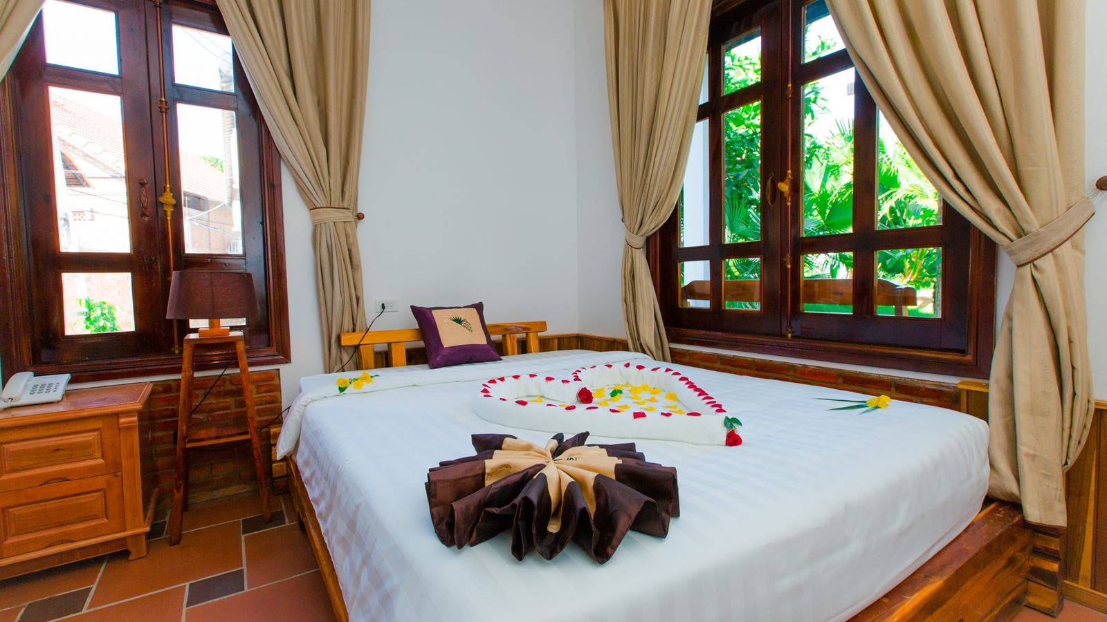 rooms-bungalow-garden-view