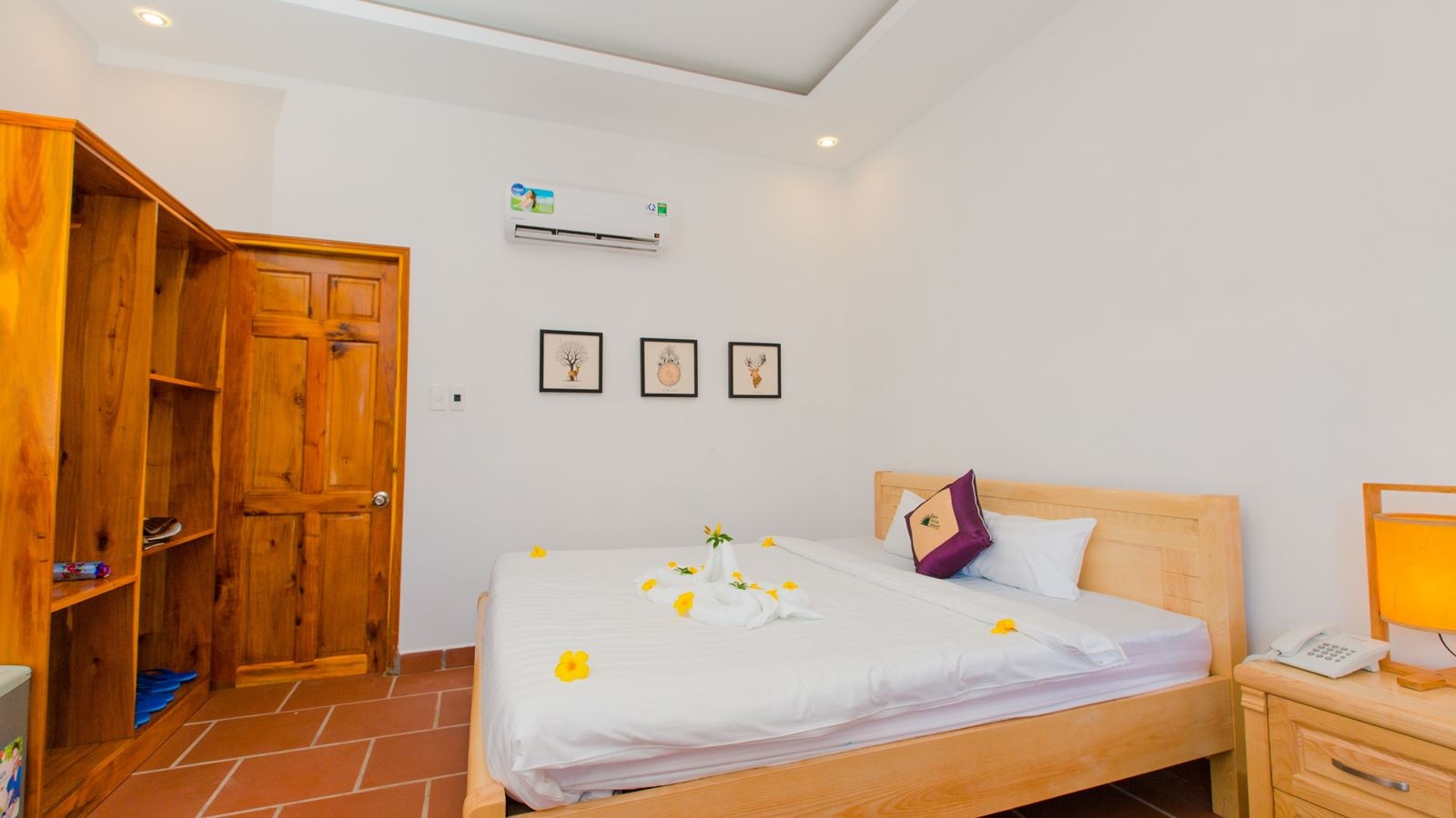 rooms-deluxe-room-garden-view