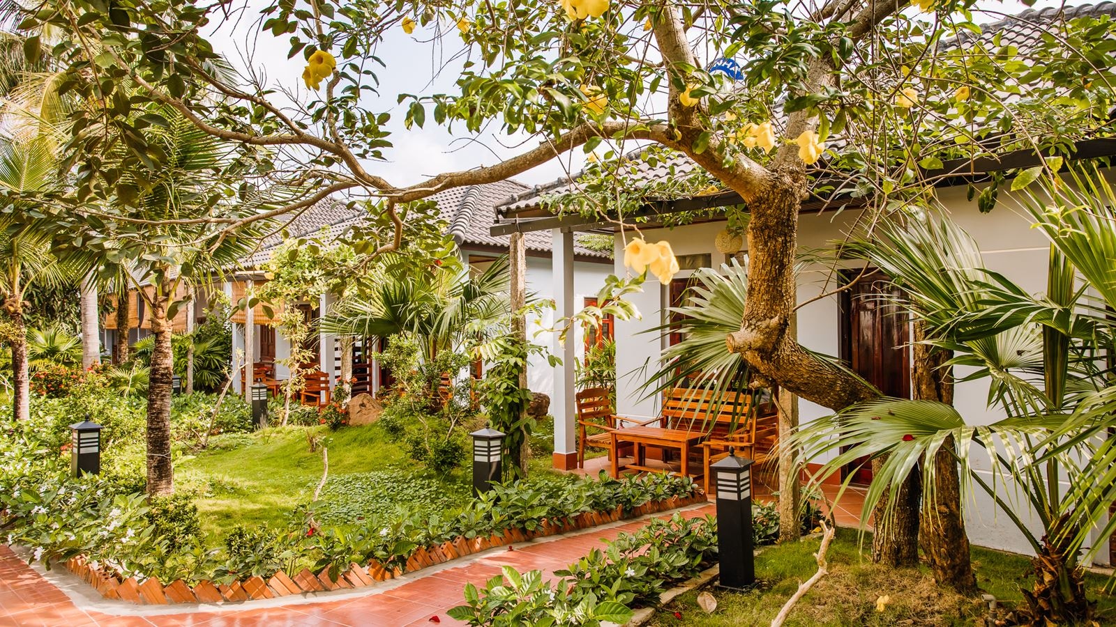 rooms-bungalow-garden-view