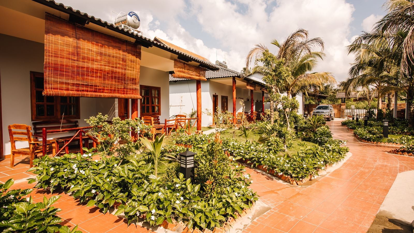 rooms-deluxe-family-garden-view