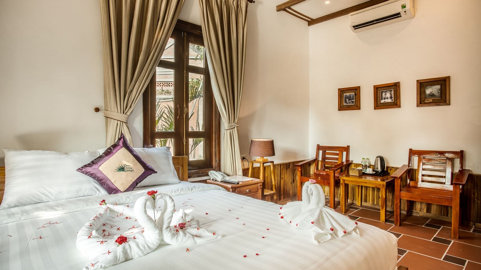 rooms-bungalow-pool-view