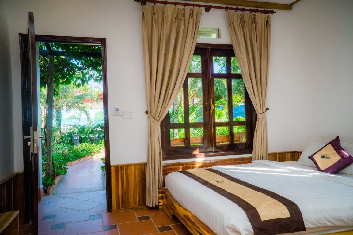 rooms-bungalow-pool-view