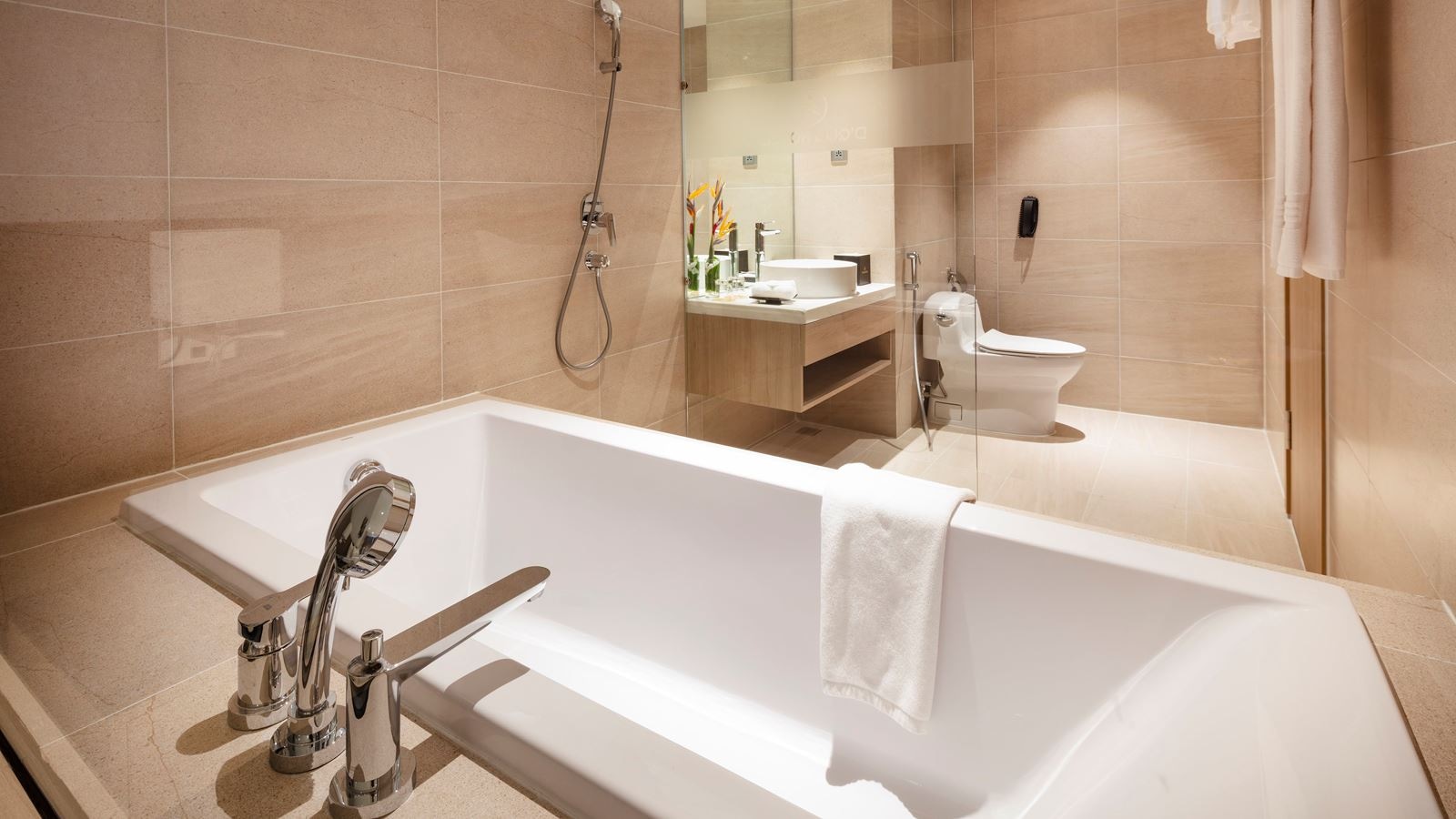 rooms-deluxe-city-view