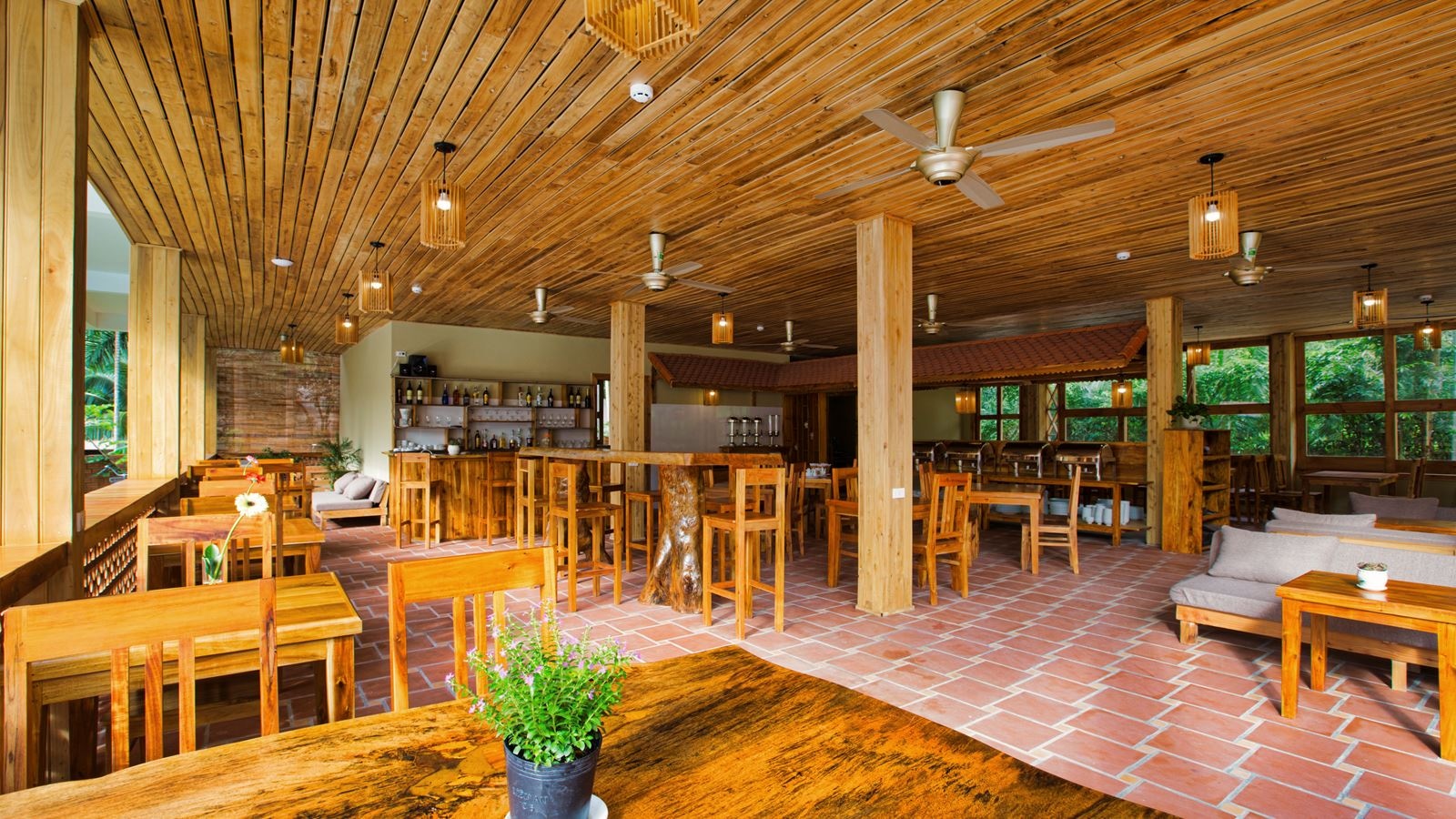 restaurants-azura-restaurant