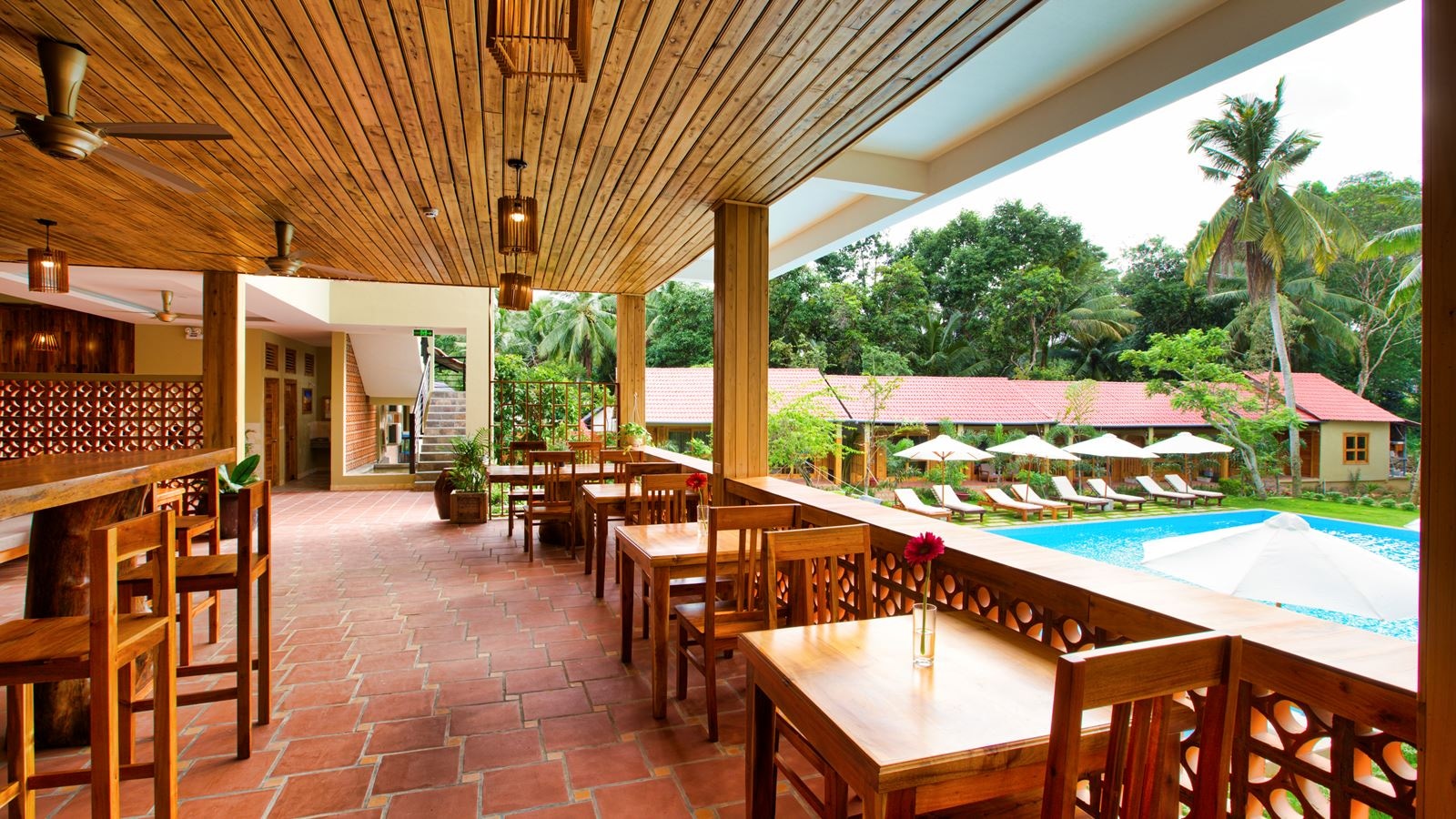 restaurants-azura-restaurant